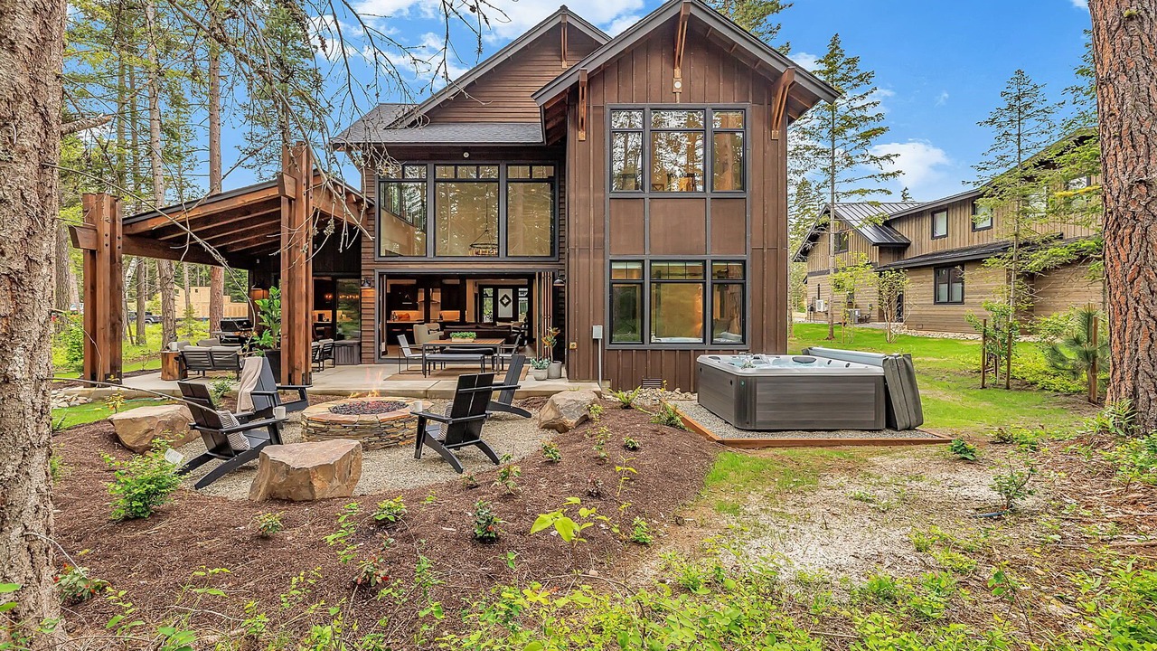 Photo of Others in Roslyn