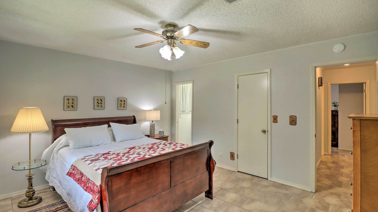Photo of Bedroom in Lone Rock