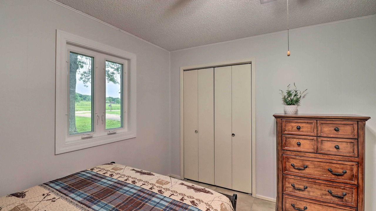 Photo of Bedroom in Lone Rock