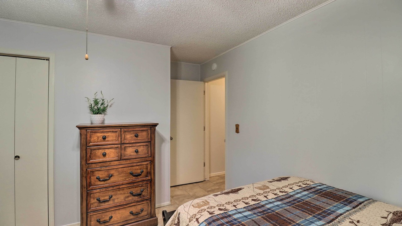 Photo of Bedroom in Lone Rock