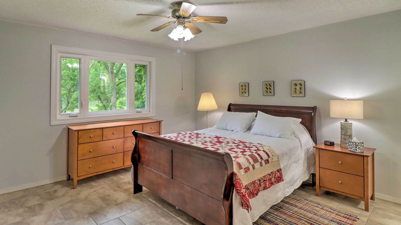 Photo of Bedroom in Lone Rock