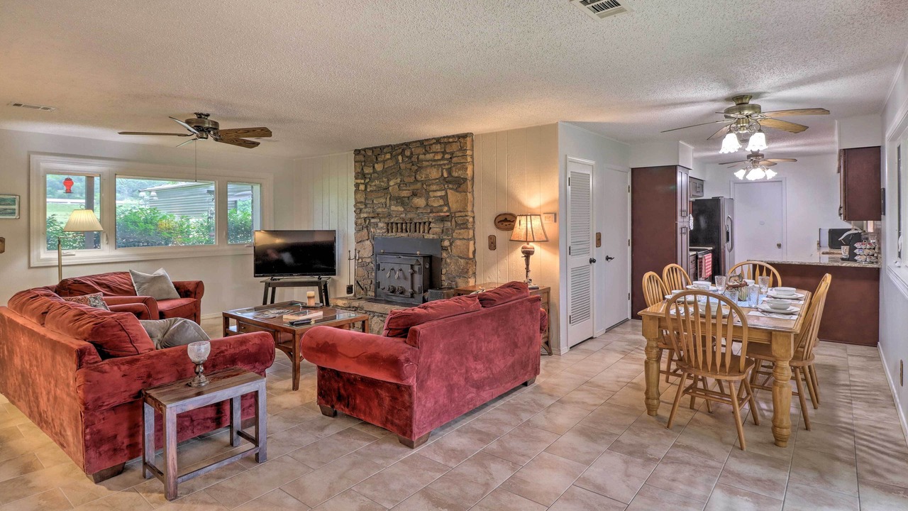 Photo of Bedroom in Lone Rock
