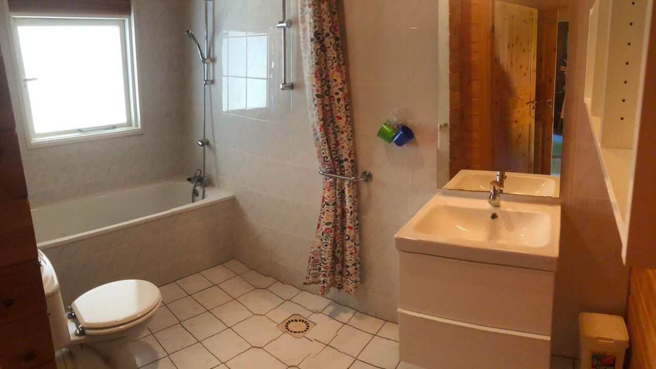 Photo of Bathroom in Mauroux