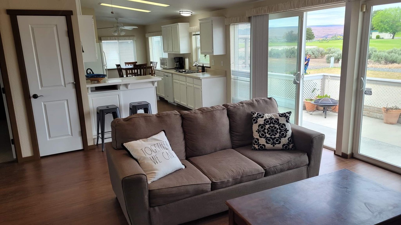 Photo of Livingroom in Desert Aire