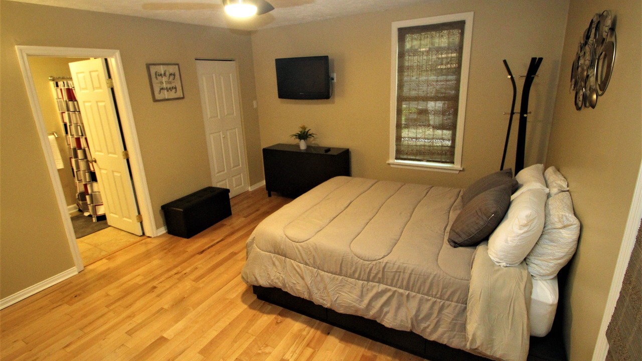 Photo of Bedroom in Squirrel Hill South