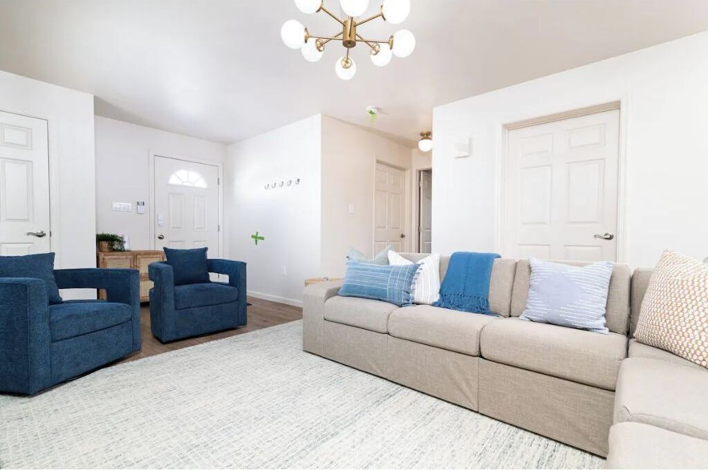 Photo of Livingroom in Ocean Bluff-Brant Rock