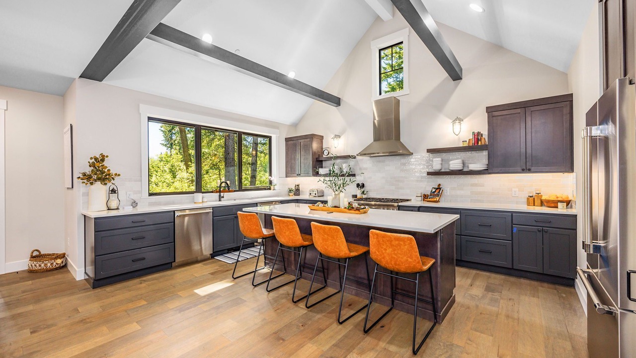 Photo of Others in Roslyn