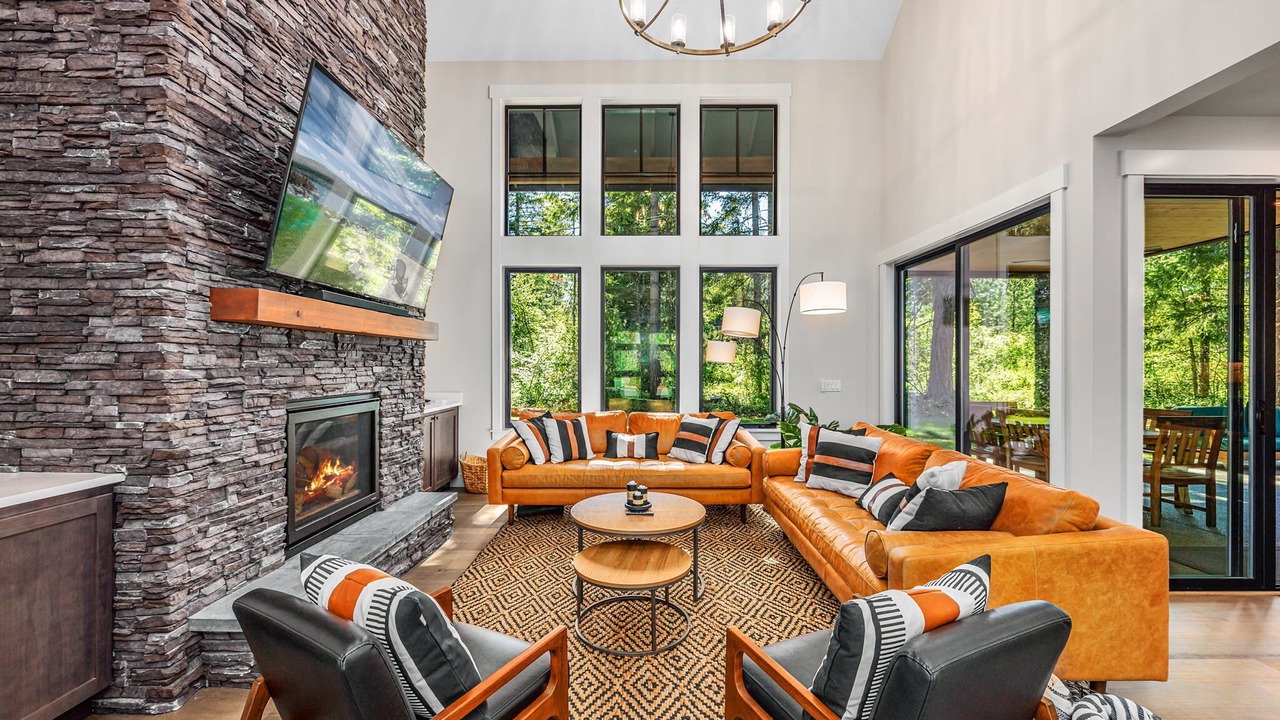 Photo of Others in Roslyn