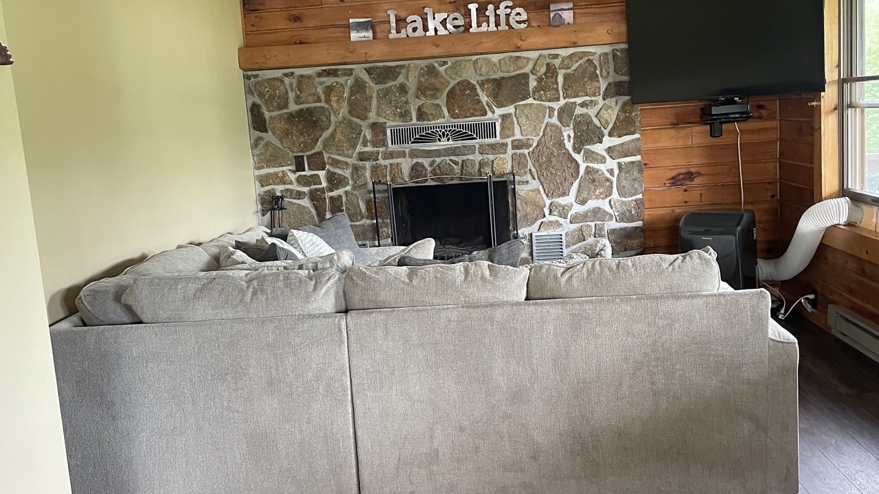 Photo of Livingroom in McHenry
