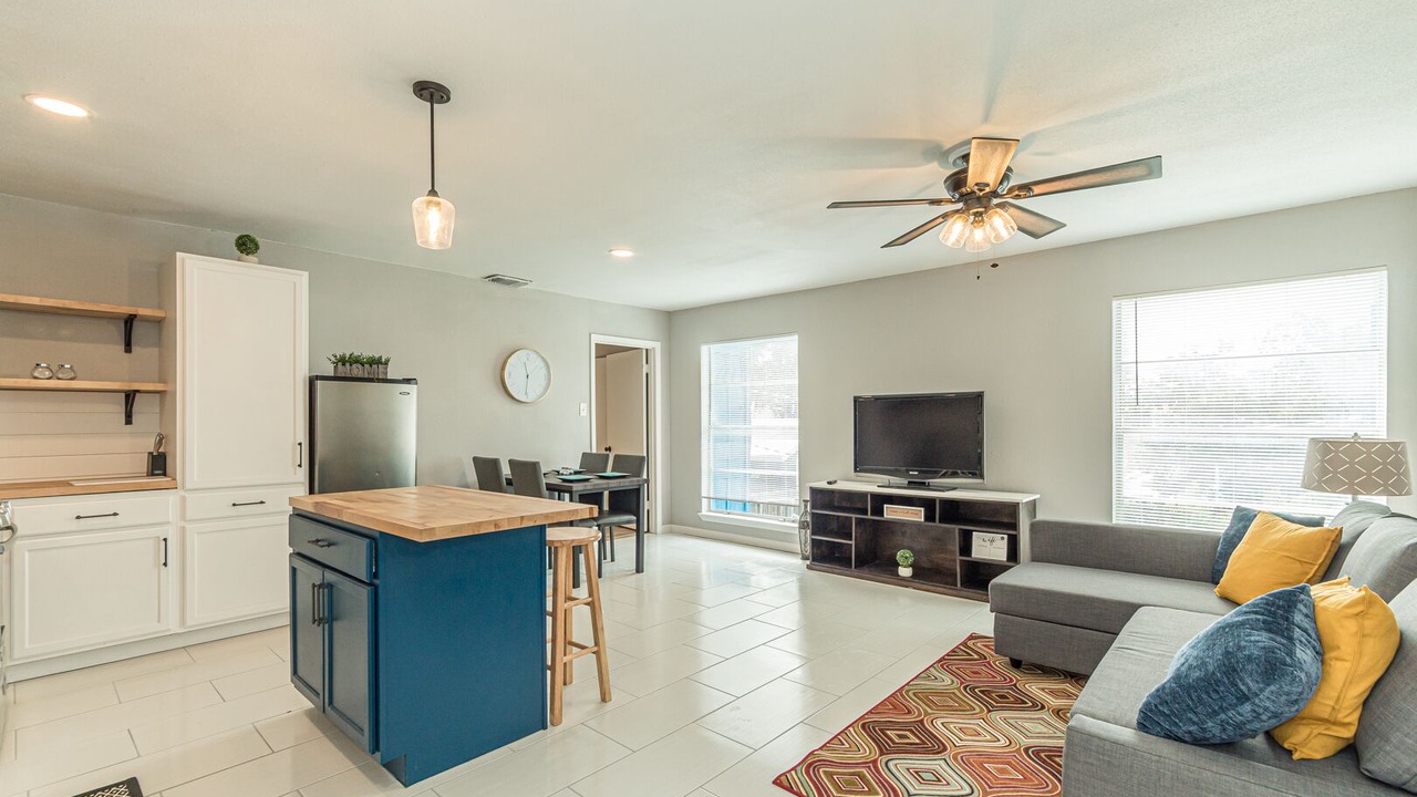 Photo of Livingroom in Mahncke Park