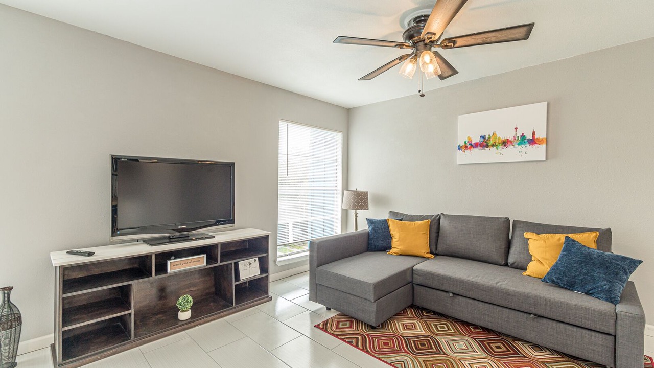 Photo of Livingroom in Mahncke Park