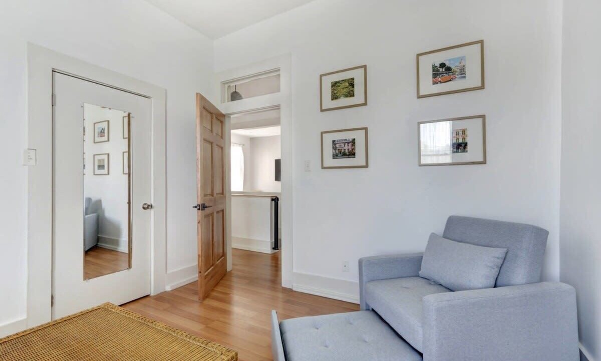 Photo of Livingroom in Thomas Square