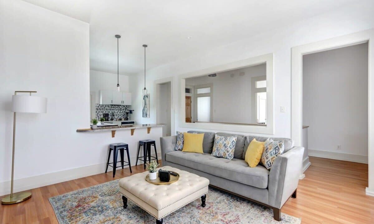 Photo of Livingroom in Thomas Square