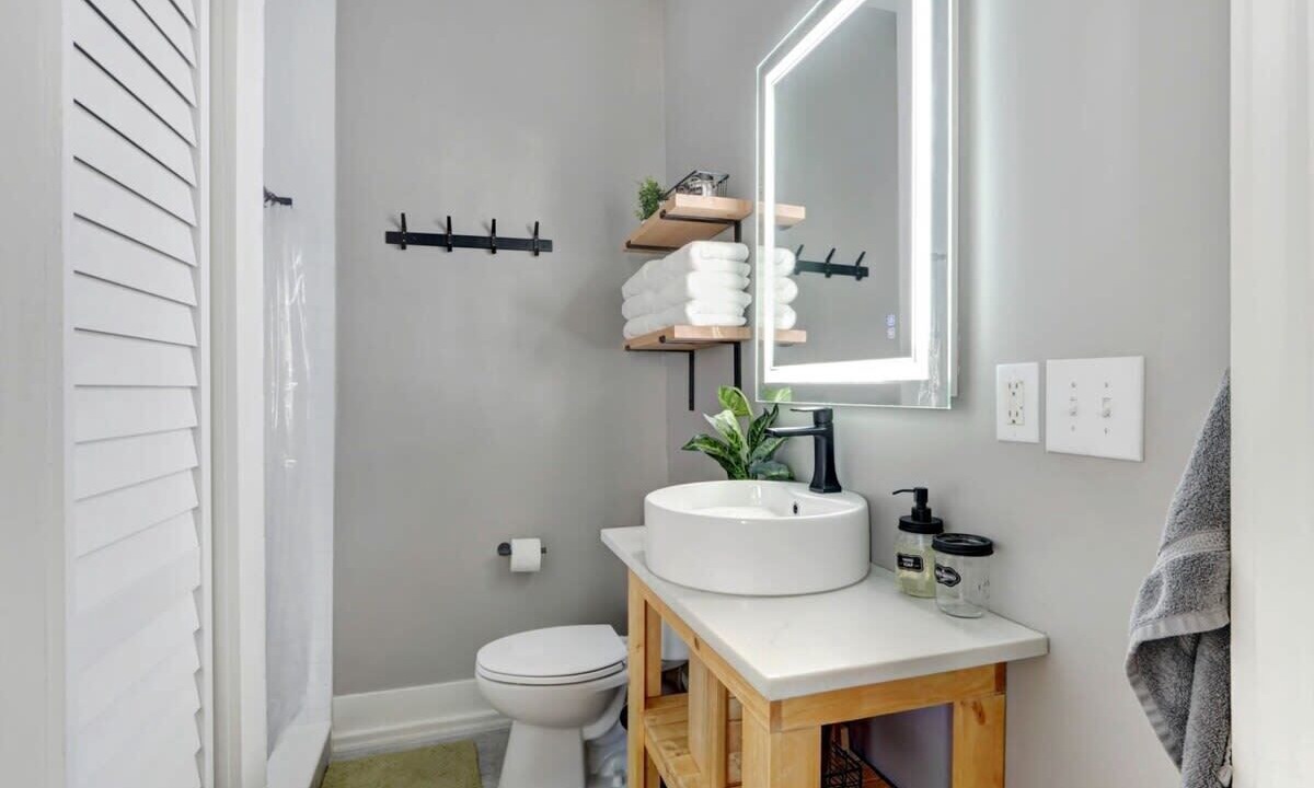 Photo of Bathroom in Thomas Square