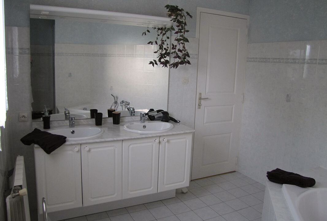 Photo of Bathroom in Saint-Julien-de-Concelles