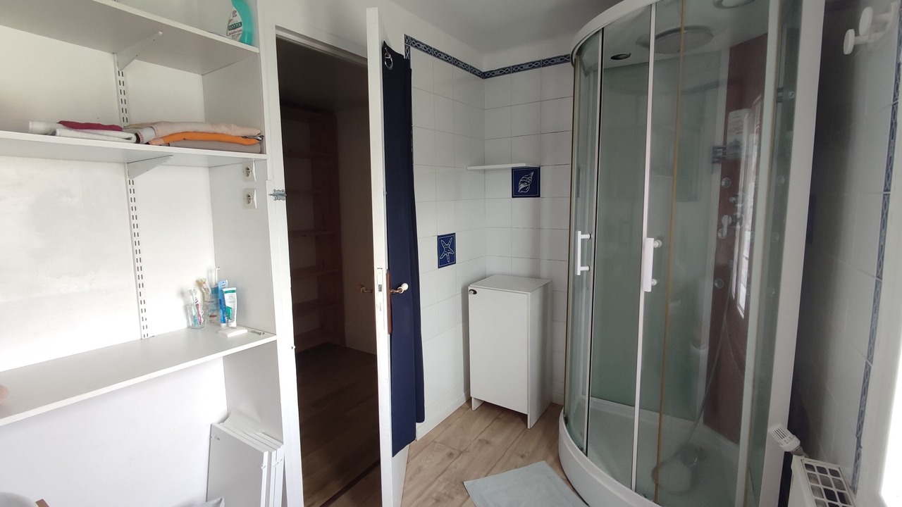 Photo of Bathroom in Bernieres-sur-Mer