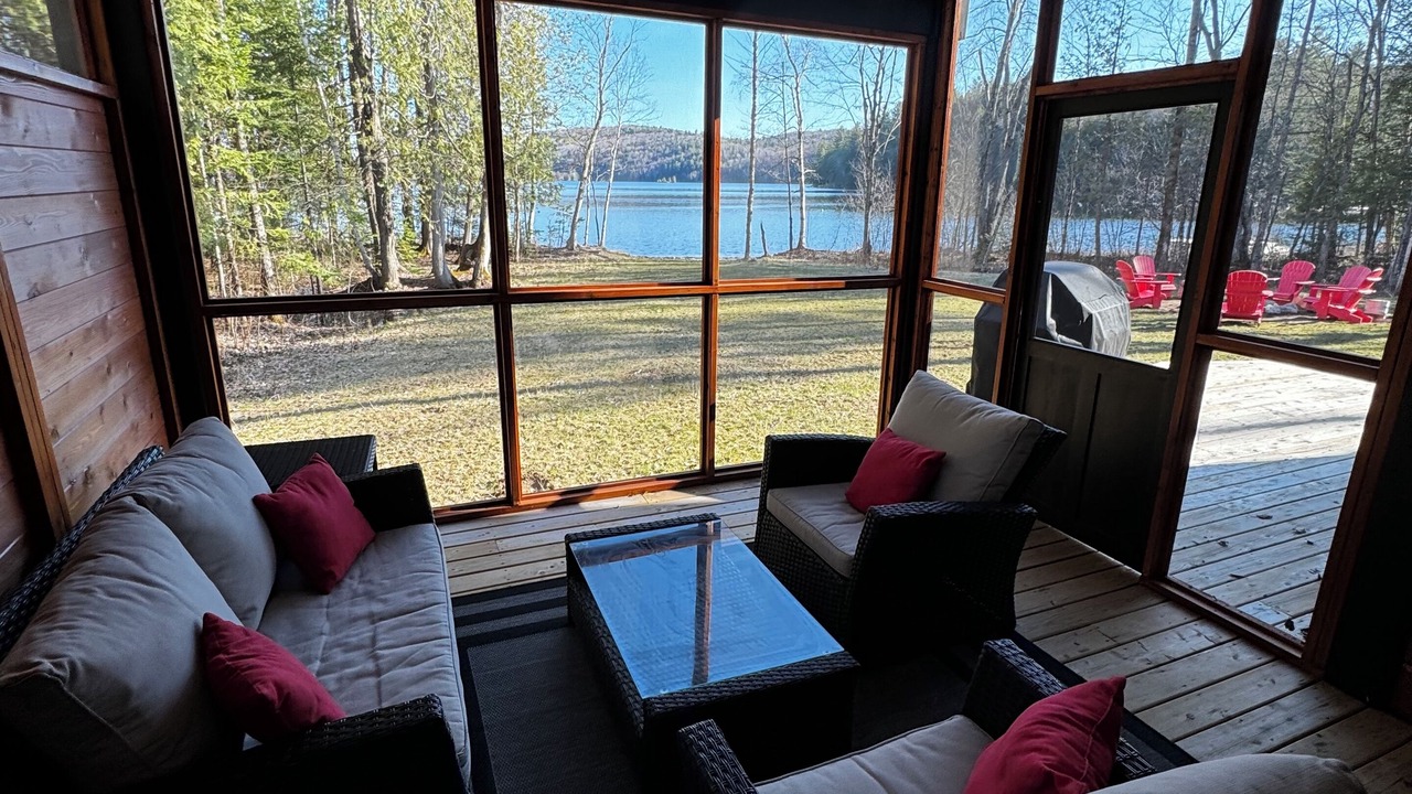 Photo of Livingroom in Val-des-Monts