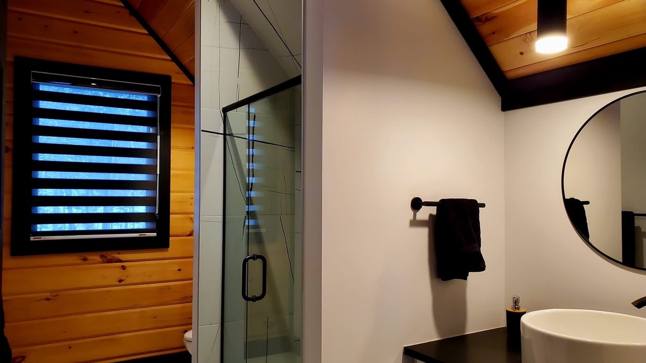 Photo of Bathroom in Val-des-Monts