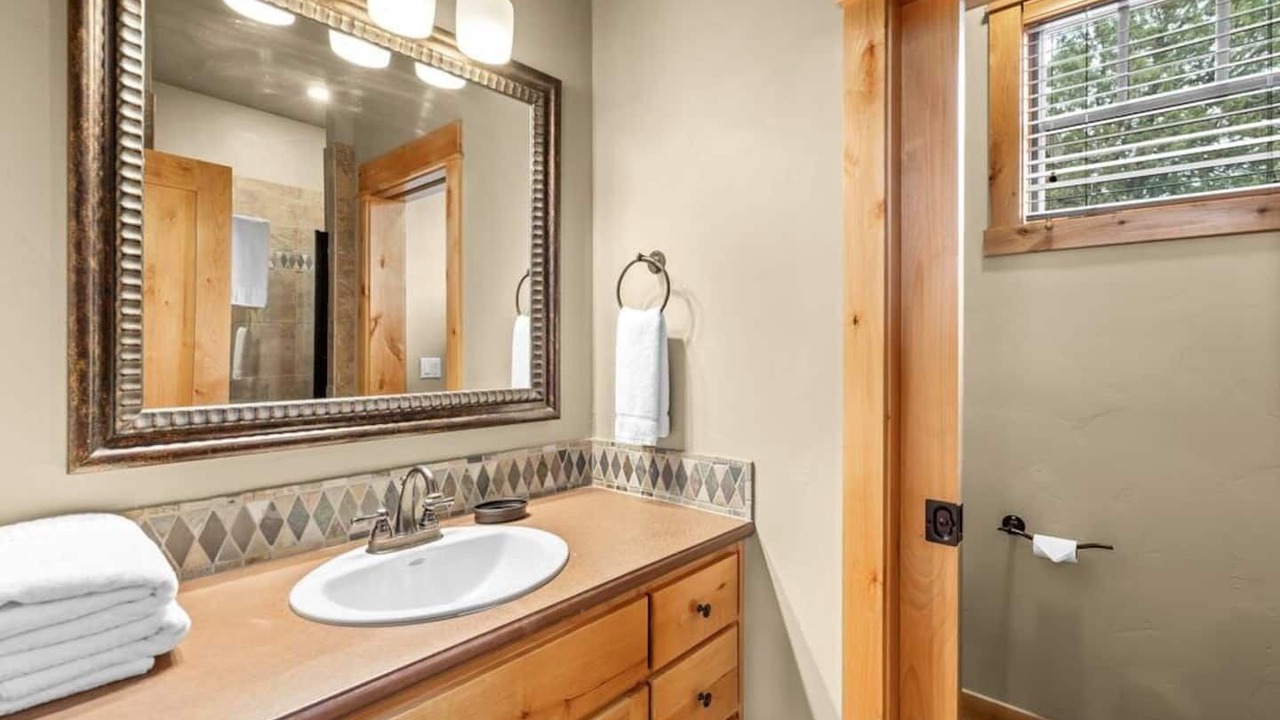 Photo of Bathroom in Powell Butte