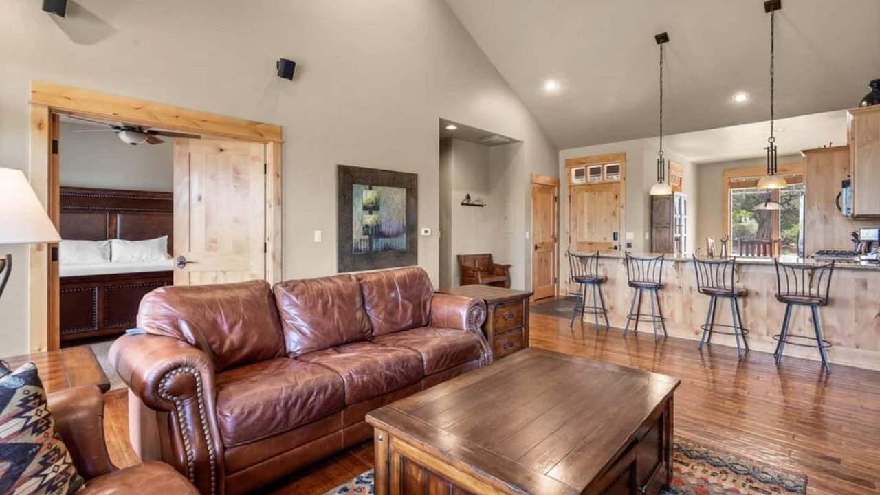 Photo of Livingroom in Powell Butte
