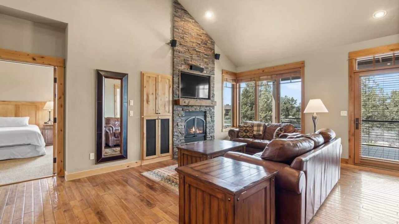 Photo of Livingroom in Powell Butte