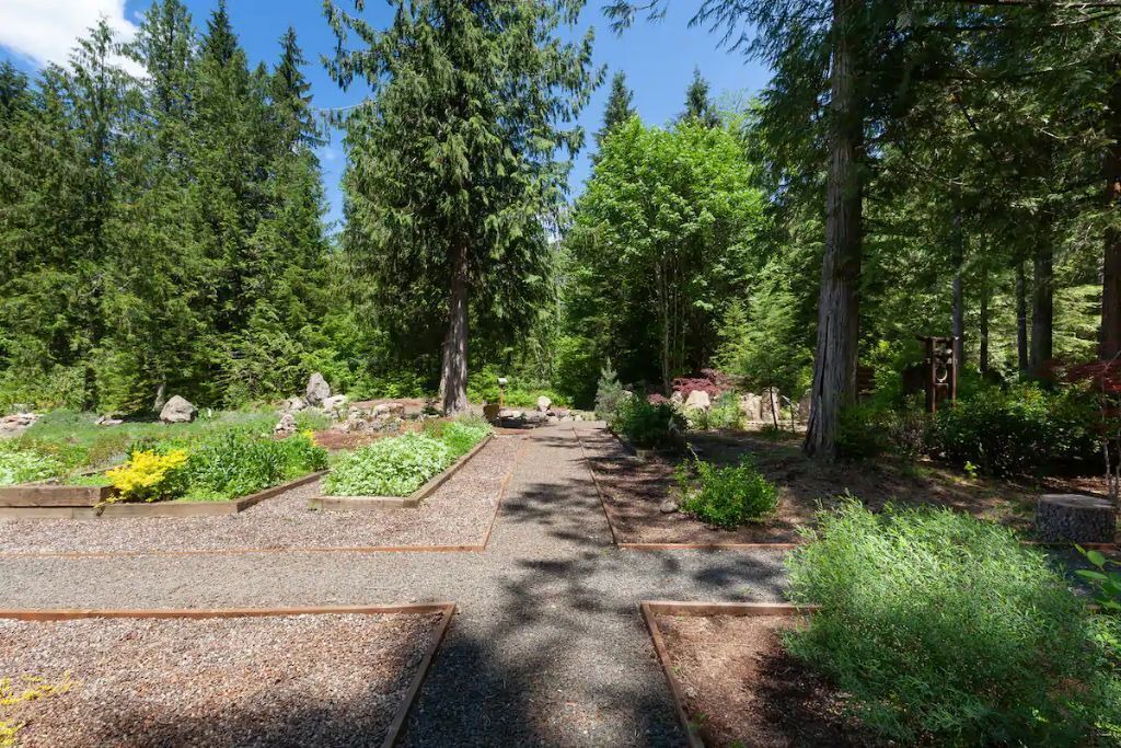 Photo of Outdoor in Rhododendron
