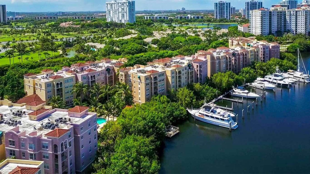 Photo of Others in Aventura