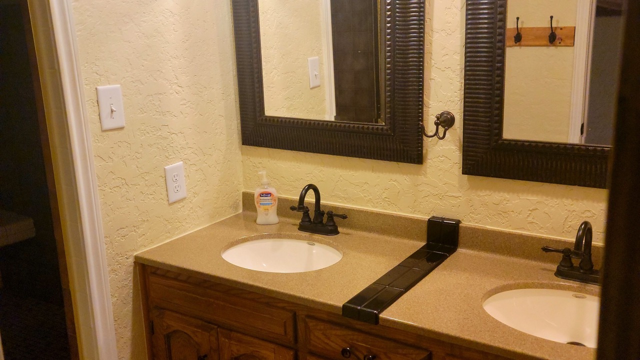 Photo of Bathroom in Holliday