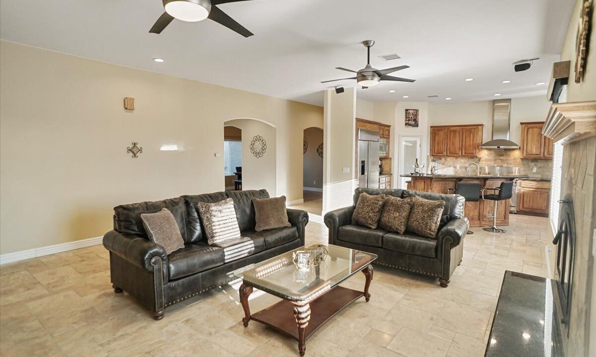 Photo of Livingroom in Palmdale