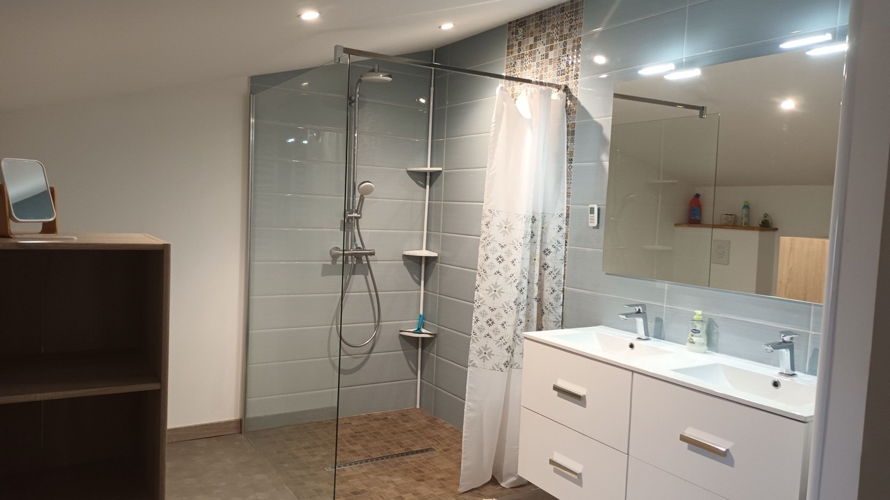 Photo of Bathroom in Thire