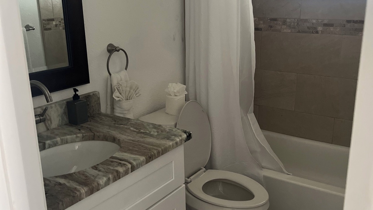 Photo of Bathroom in Aloha Gardens