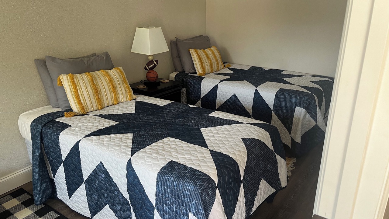 Photo of Bedroom in Aloha Gardens