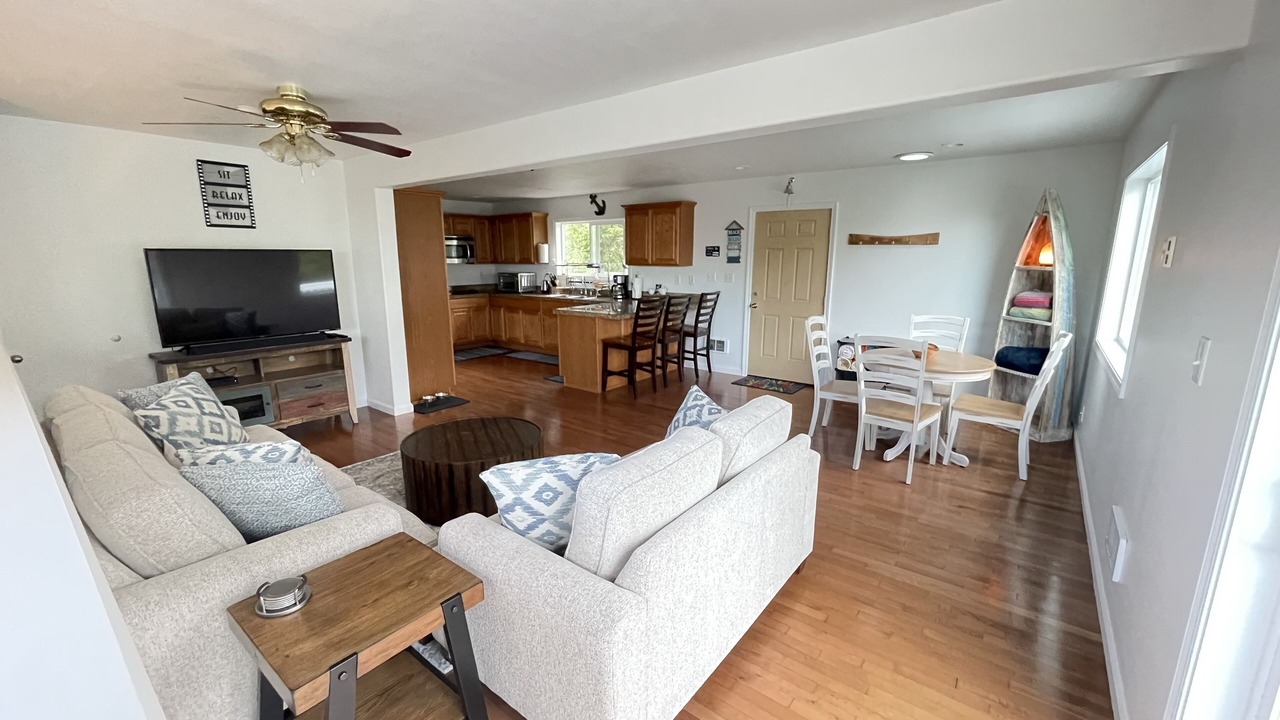 Photo of Livingroom in Agate Beach