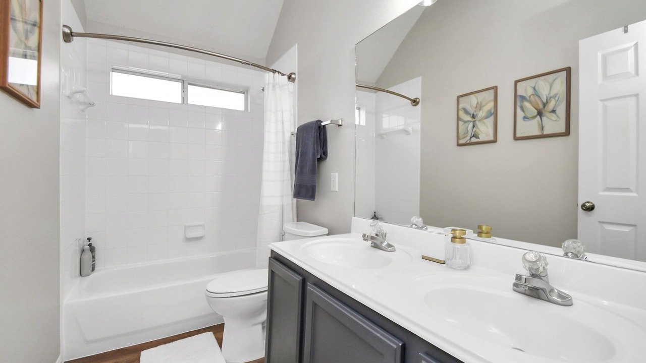 Photo of Bathroom in Falcon Point