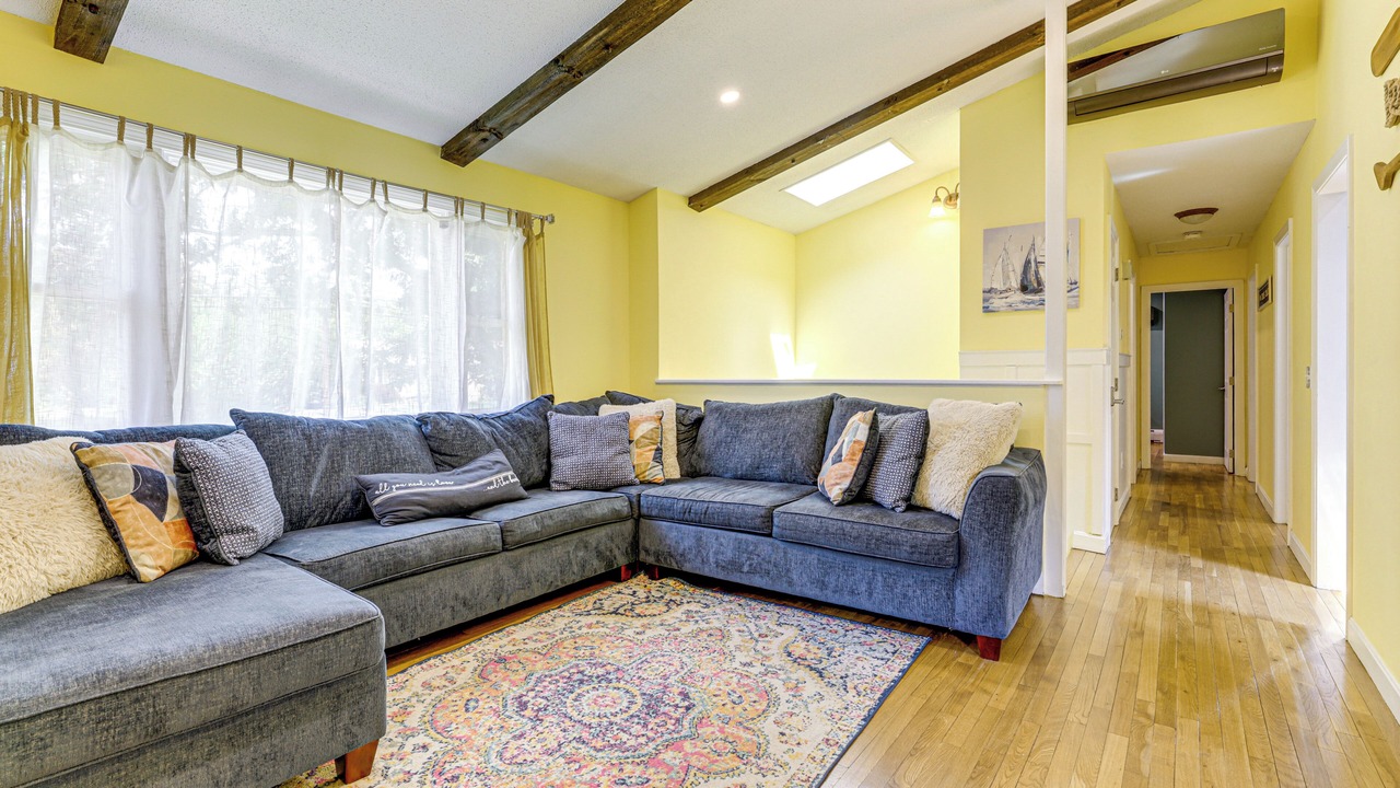 Photo of Livingroom in Westerly