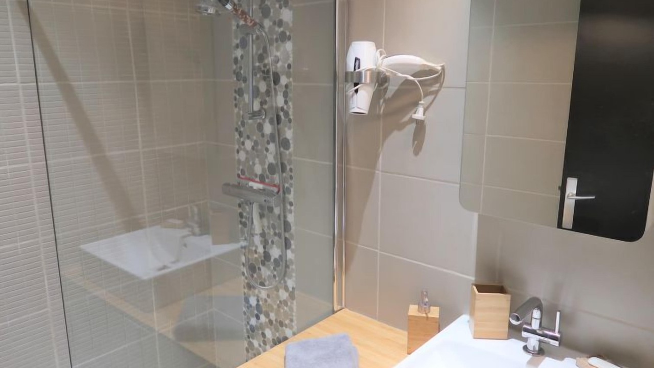 Photo of Bathroom in Cruis