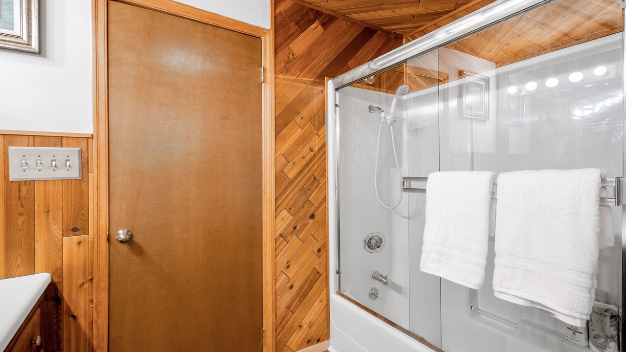 Photo of Bathroom in Black Diamond