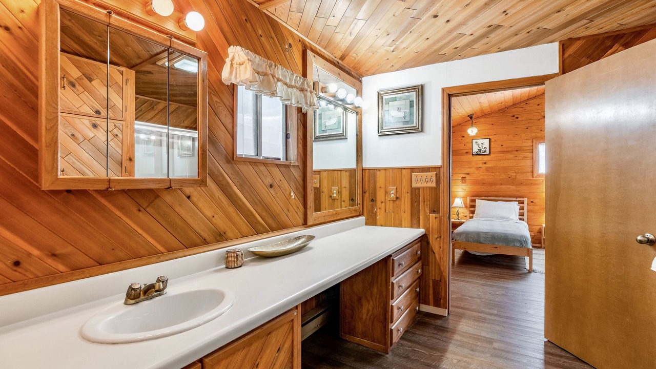 Photo of Bathroom in Black Diamond