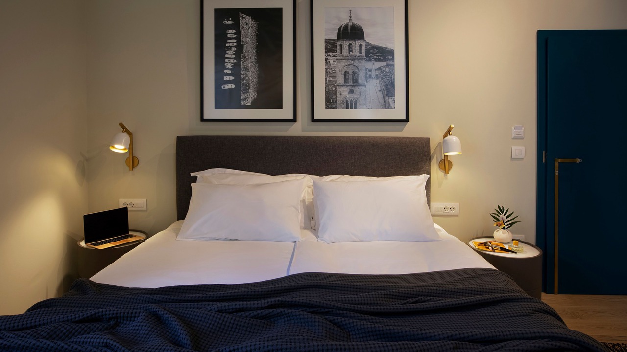 Photo of Bedroom in Pile