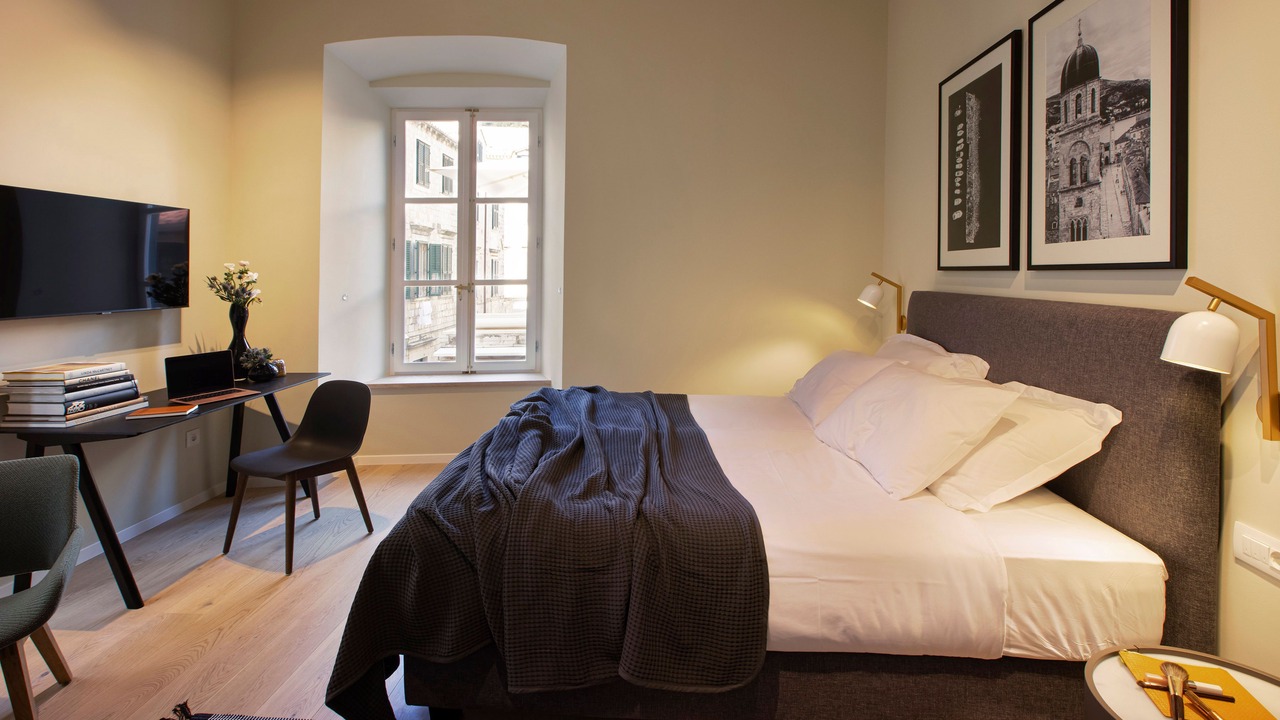 Photo of Bedroom in Pile
