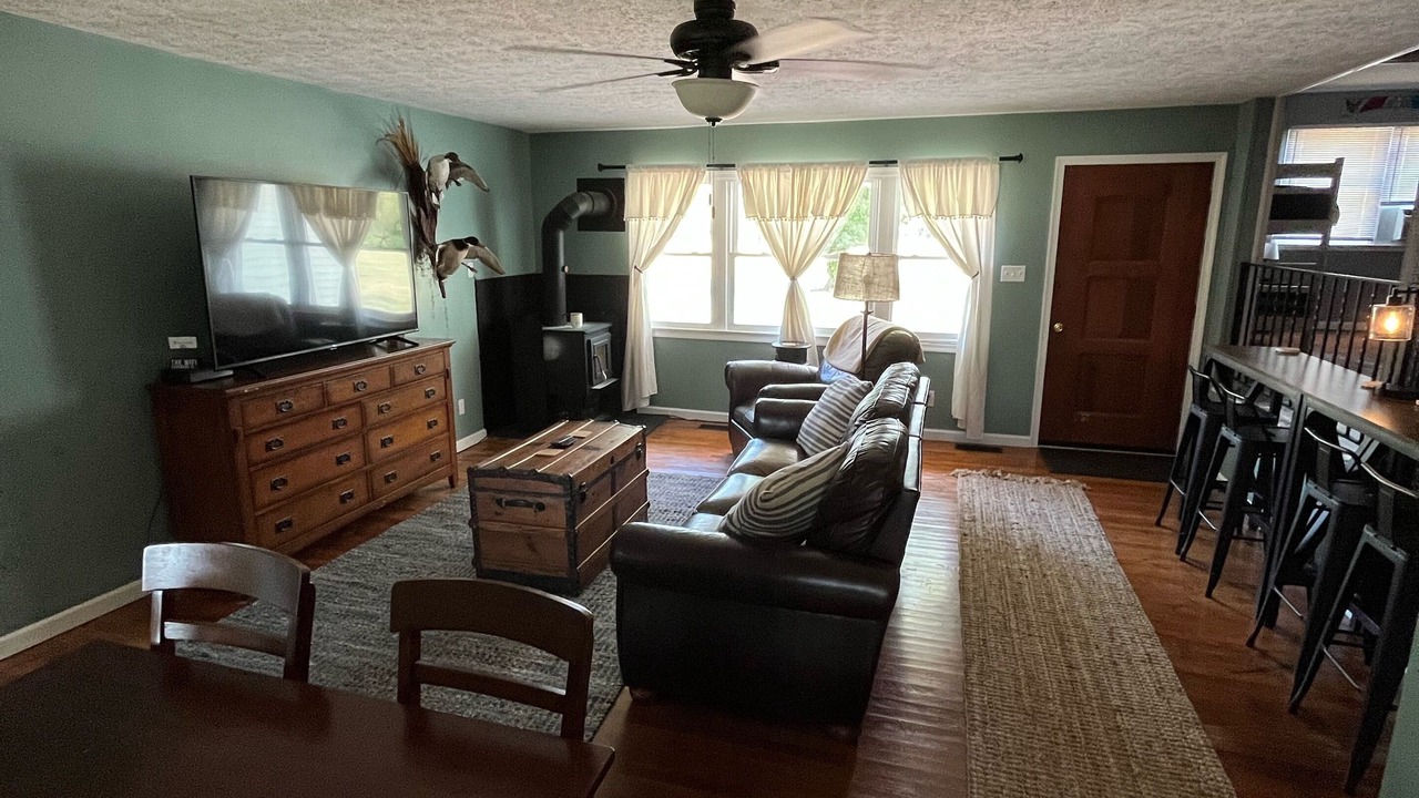 Photo of Livingroom in Deal Island