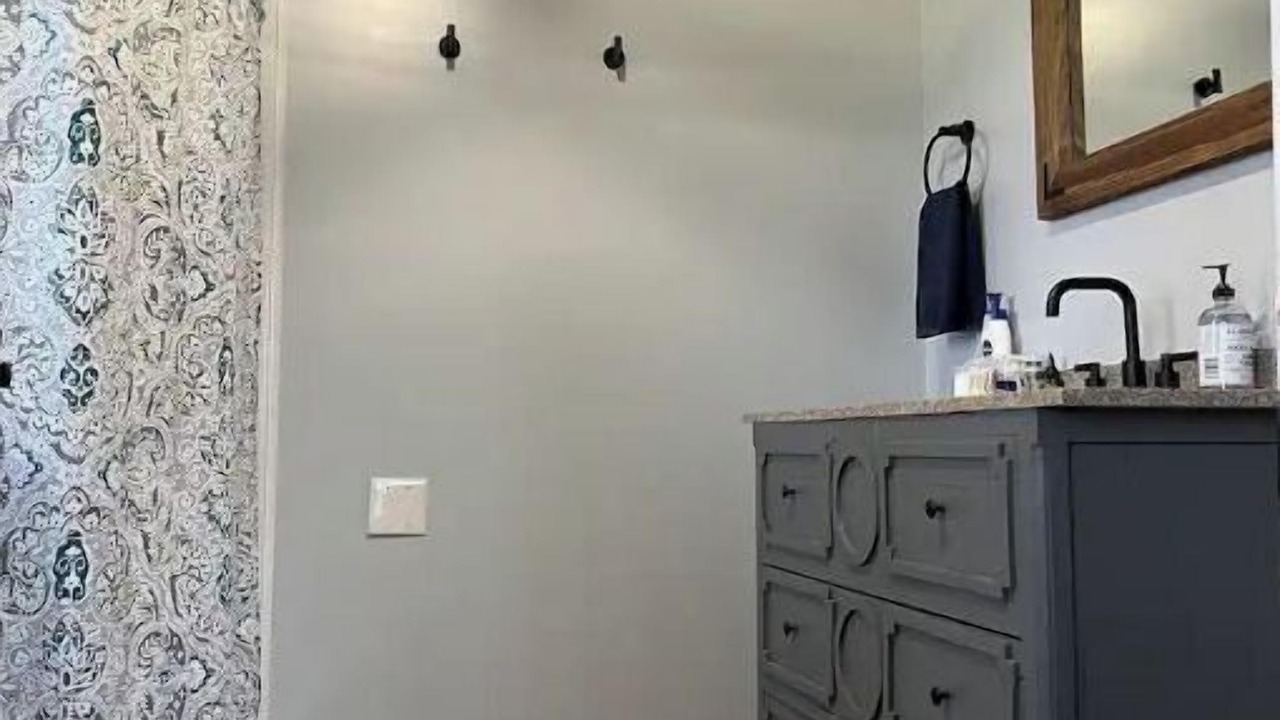 Photo of Bathroom in Deal Island