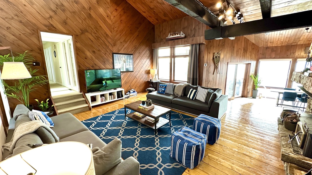 Photo of Livingroom in Addison