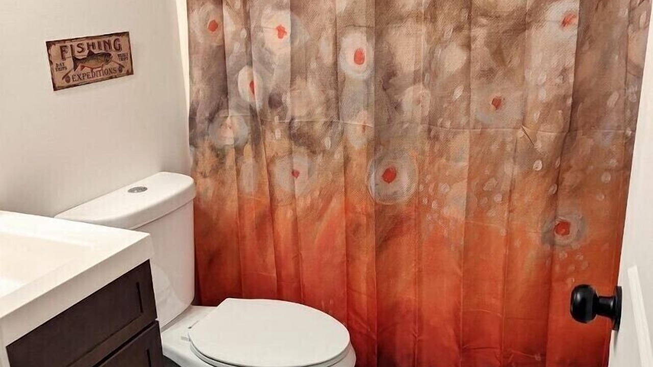 Photo of Bathroom in Flippin