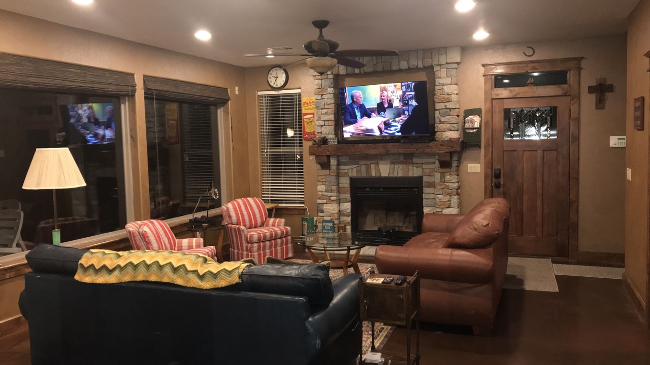 Photo of Livingroom in Pettit