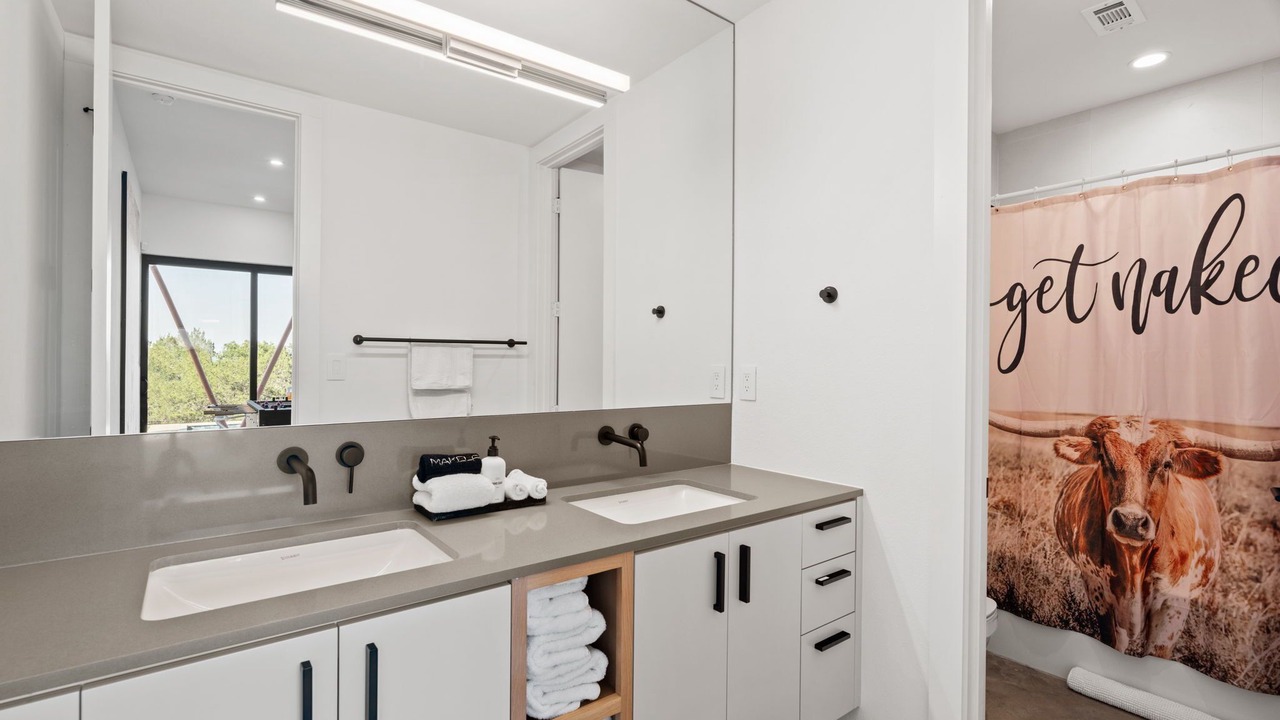 Photo of Bathroom in Lago Vista