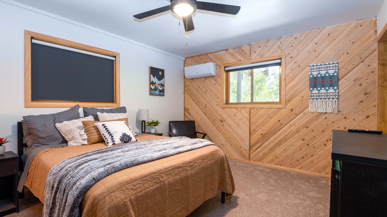 Photo of Bedroom in Mammoth Creek