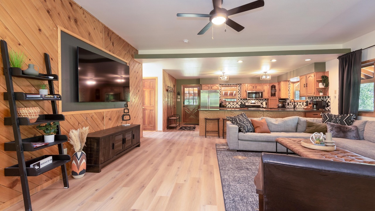Photo of Livingroom in Mammoth Creek