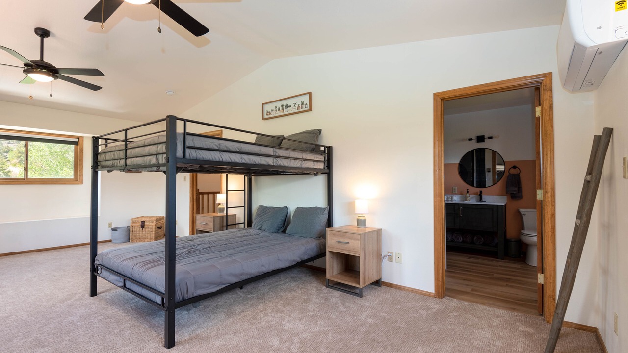 Photo of Bedroom in Mammoth Creek