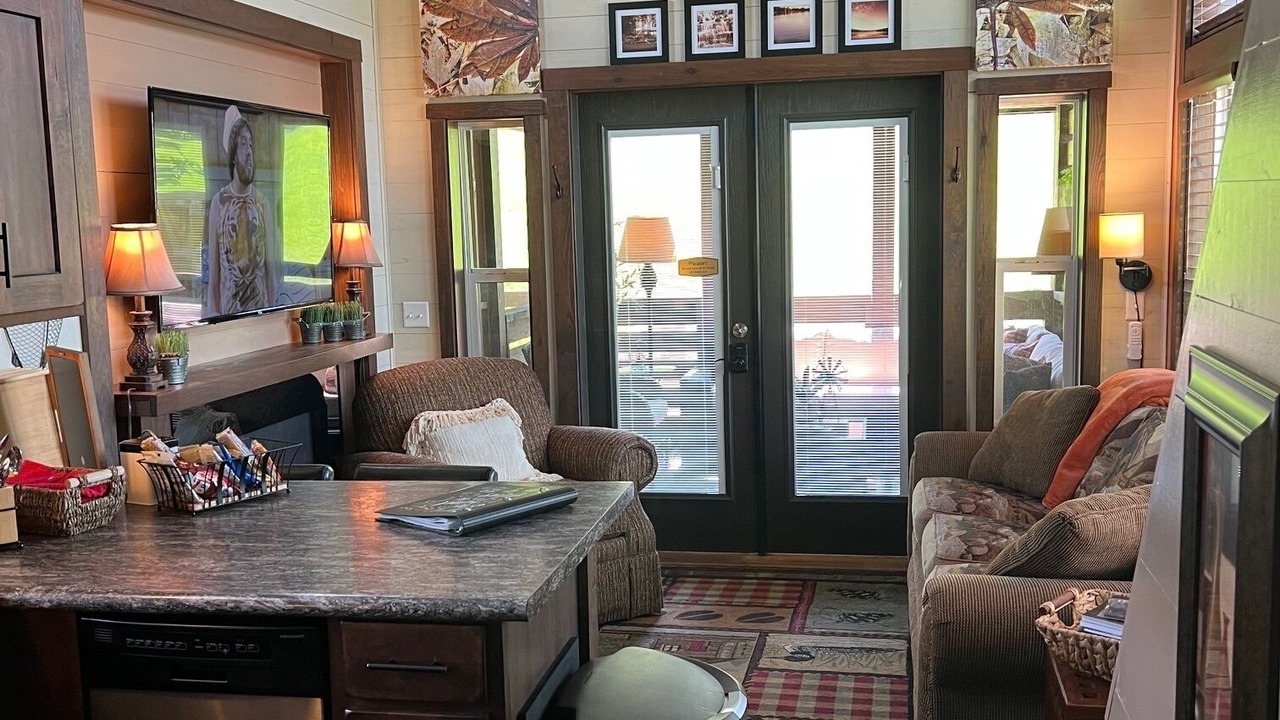 Photo of Livingroom in Morganton
